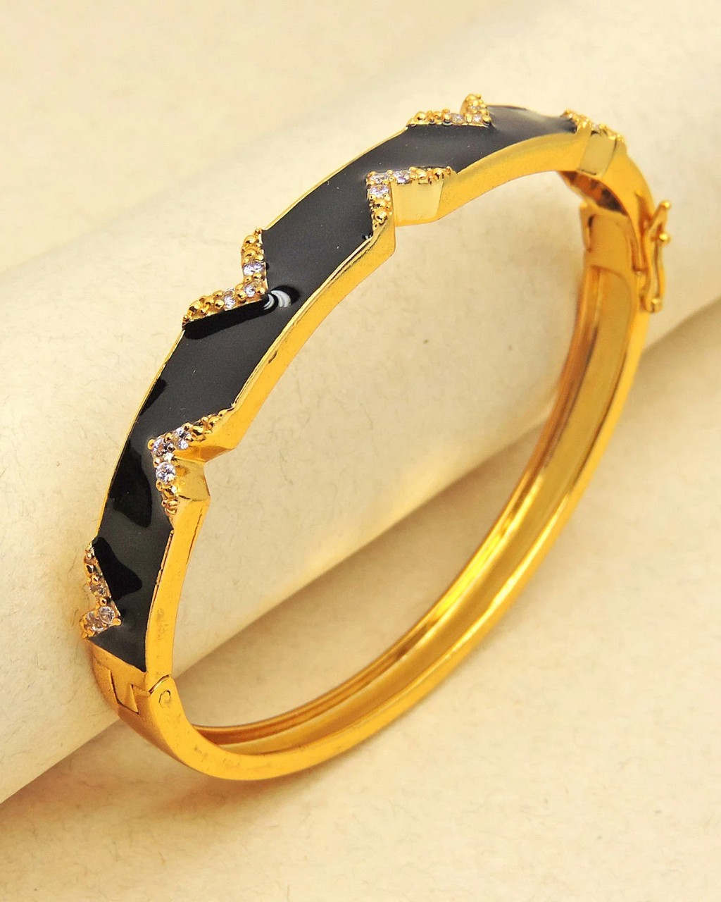 Noirika Enamel Bangle